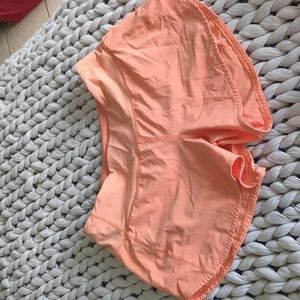 Peach Lululemon Speed Up shorts 4' peach color